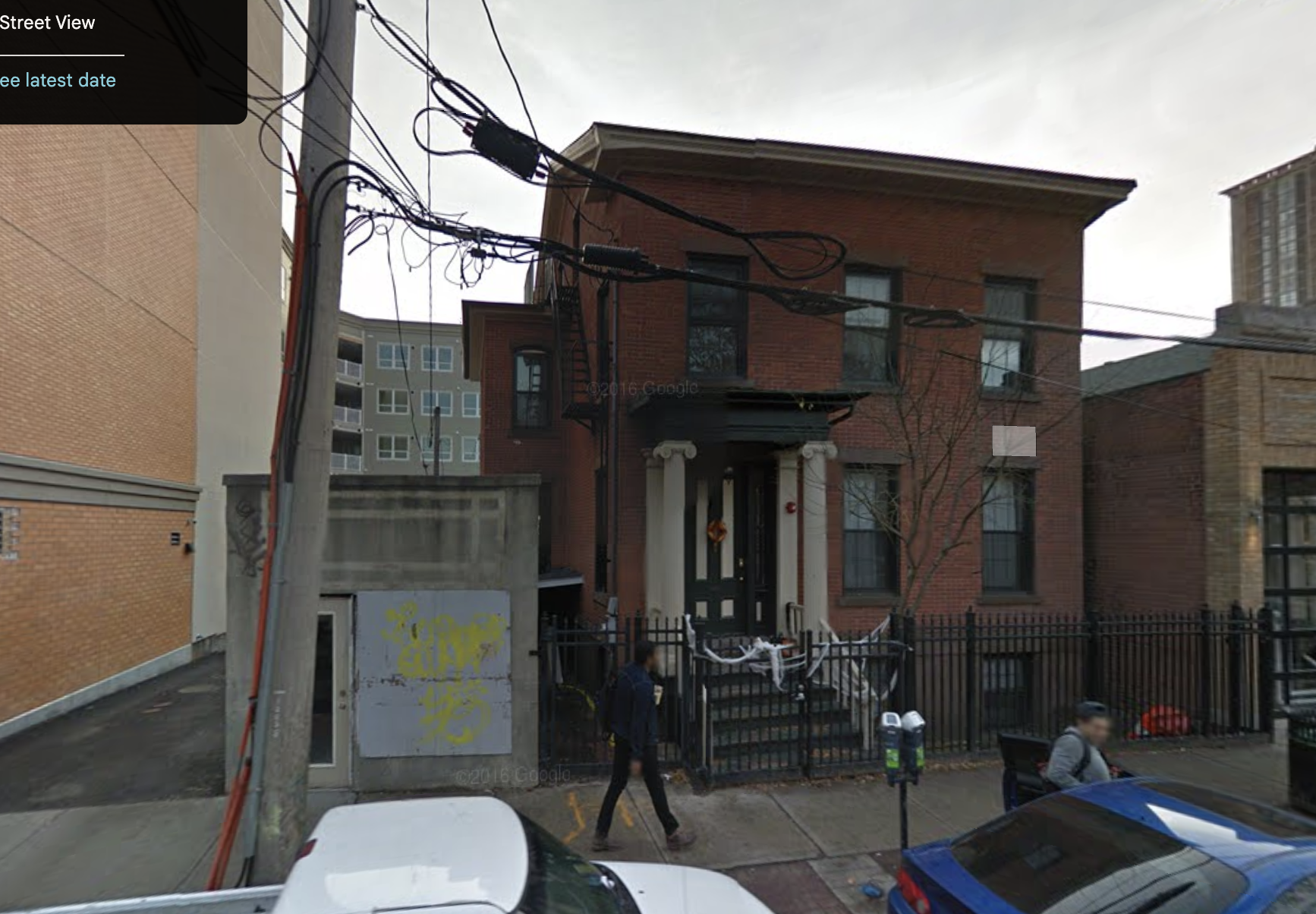 In December 2015, the main house remained residential while the narrow commercial storefront beside it was still inactive. The image shows how the two structures occupied the same small urban parcel while maintaining distinct uses.